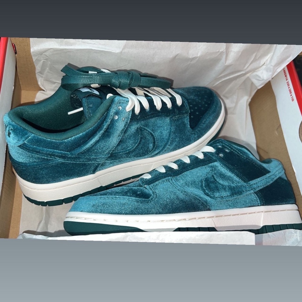 ATOMIC VELVET DUNK